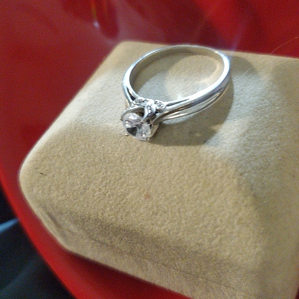 Elegant Silver Solitaire Ring - image 7